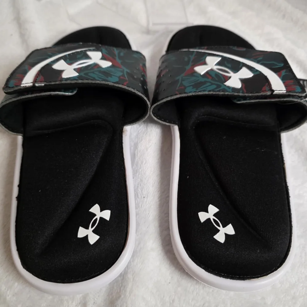 NEW UNDER ARMOUR UA IGNITE VI GRAPHIC FOOTBED SLIDES‎ SANDALS SIZE 1 YOUTH